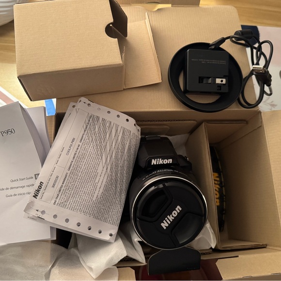 Nikon - Coolpix P950 16.0-Megapixel Digital Camera - Black - Picture 15 of 16